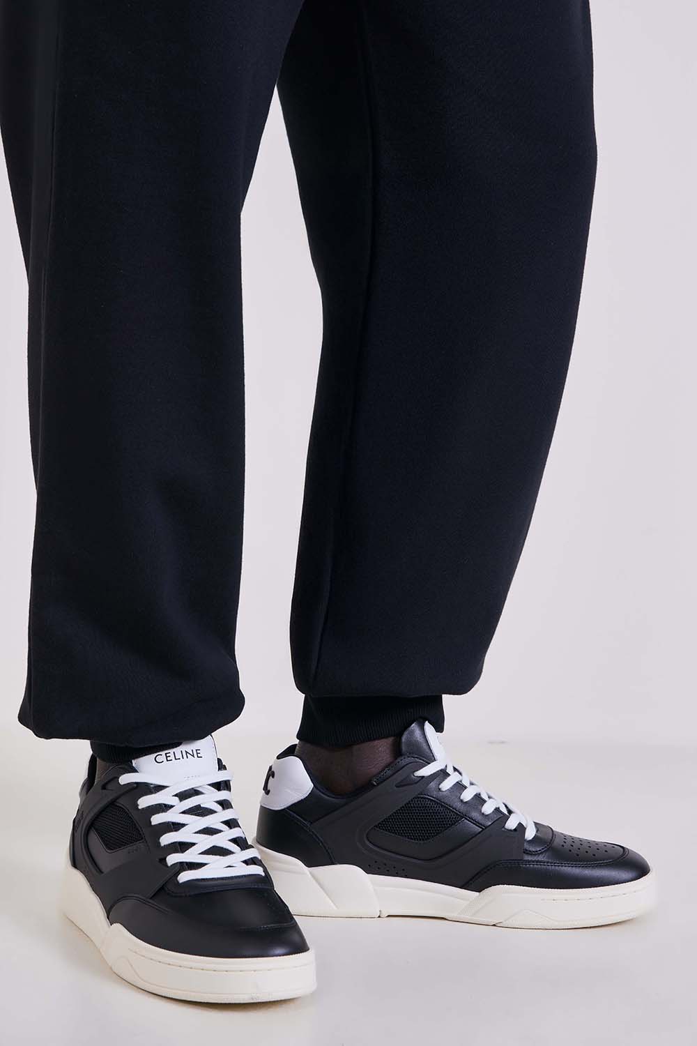 תמונת כל הלוק של נעלי סניקרס